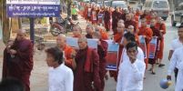 คณะพระภิกษุชาวพม่าเดินขบวนเรียกร้องรัฐบาลไทยหยุดใช้ ม.44 ทำลายพระพุทธศาสนา
