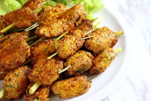 "ทอดมันไก่พันตะไคร้" เมนูเด็ดรสแซ่บหอมเครื่องพริกแกง