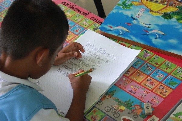 งานวิจัยต่างประเทศชี้!การฝึกเด็กเขียนด้วยลายมือเป็นสิ่งจำเป็น..เด็กควรใช้มือถือในห้องเรียนหรือไม่?
