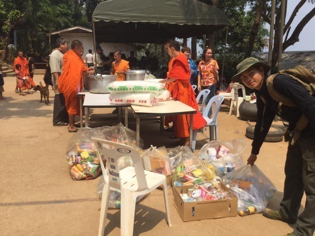 หลวงพ่อวัดท่าตอน มูลนิธิธรรมกาย ช่วยเหลือผู้ประสบภัยจากไฟไหม้ที่ดอยจะนะ