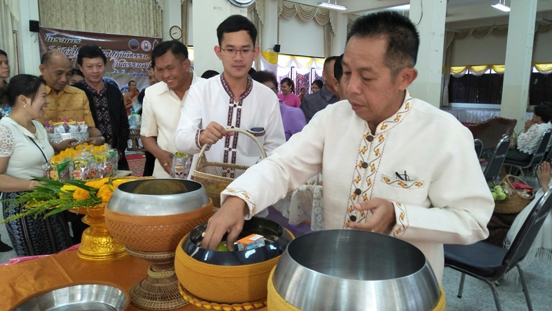 รองพ่อเมือง กาฬสินธุ์ ชวน พุทธศาสนิกชน นุ่งผ้าไทยเข้าวัดในวันธรรมสวนะ