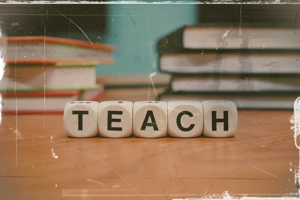 โลกความจริง ...โลกนอกรั้วโรงเรียน