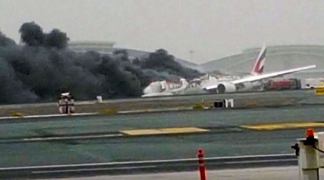 'เอมิเรตส์' ยืนยันความปลอดภัยของสายการบิน หลังลงจอดกระแทกรันเวย์ดูไบ จนไฟลุกท่วมตัวเครื่อง