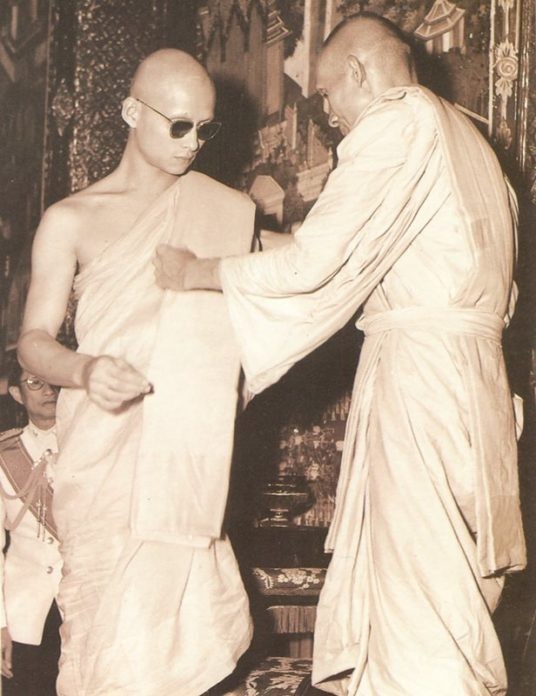ย้อนประวัติศาสตร์พระบาทสมเด็จพระเจ้าอยู่หัวทรงผนวช