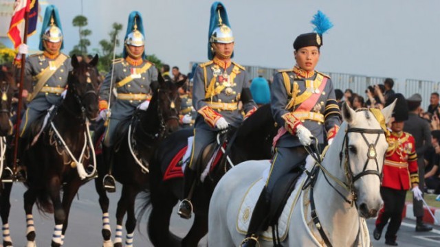 พันโทหญิง “พระองค์เจ้าสิริวัณณวรี” ทรงม้านำขบวนอัญเชิญพระบรมราชสรีรางคาร