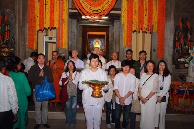 แซม"ยุรนันท์"ปลงผมบวชที่วัดไทยพุทธคยาใต้ต้นพระศรีมหาโพธิ์