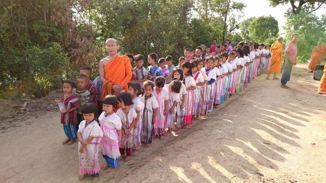 พลังชาวกะเหรี่ยง เดินข้ามดอยรับพระพุทธรูปมาแสดงความเป็นชาวพุทธ