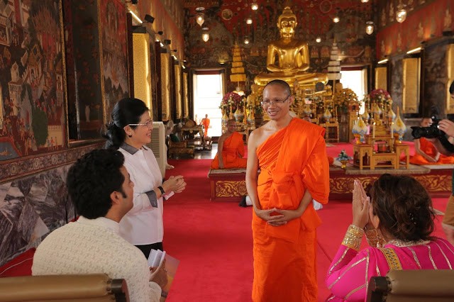 Himanshu Soni  พระเอกซีรีส์ ‘พระพุทธเจ้า’ มาทำบุญที่วัดสระเกศ (รวมภาพ)