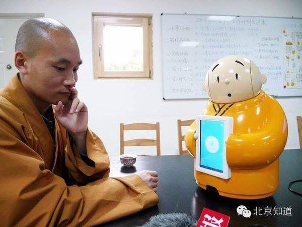 น่ารักอ่ะ!! "หุ่นยนต์พระสงฆ์" แห่งวัดหลงฉวน