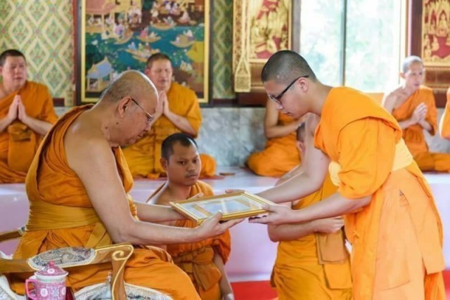 เจ้าคณะจังหวัดปทุมธานี ประธานพิธีมอบตราตั้งและวุฒิบัตร คณะสงฆ์ปทุมธานี