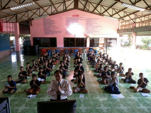 ชมภาพนักเรียน 7 โรงเรียน ทั่วประเทศ พร้อมใจสวดมนต์ บทธัมมจักกัปปวัตตนสูตร