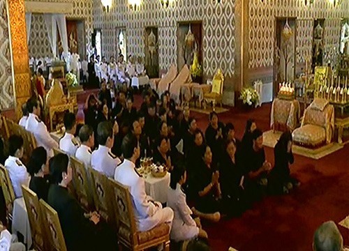 สมเด็จพระเทพฯเสด็จฯถวายภัตตาหารพระพิธีธรรมพระบรมศพ รัชกาลที่9