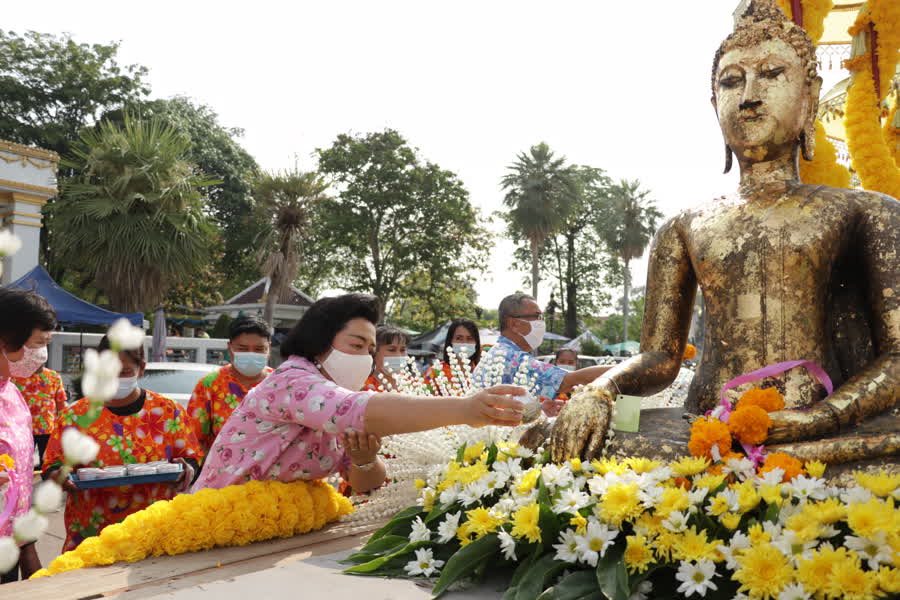 เทศบาลเมืองสุโขทัยธานีประกอบพิธีบวงสรวงพระแม่ย่ามิ่งเมือง เนื่องวันปีใหม่ไทย