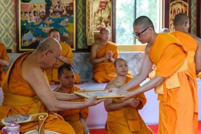 เจ้าคณะจังหวัดปทุมธานี ประธานพิธีมอบตราตั้งและวุฒิบัตร คณะสงฆ์ปทุมธานี