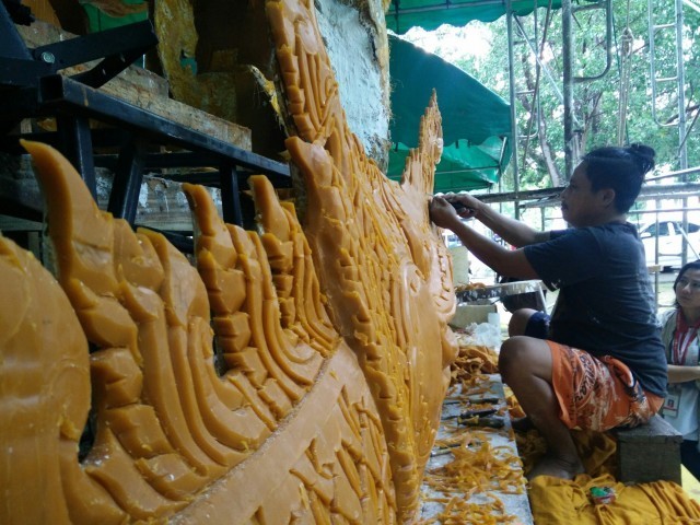 ต้นเทียนพรรษา...ชาวอำเภอนาเยียร่วมสืบทอดประเพณีแห่เทียนพรรษา งานสำคัญประจำปีจ.อุบลฯ