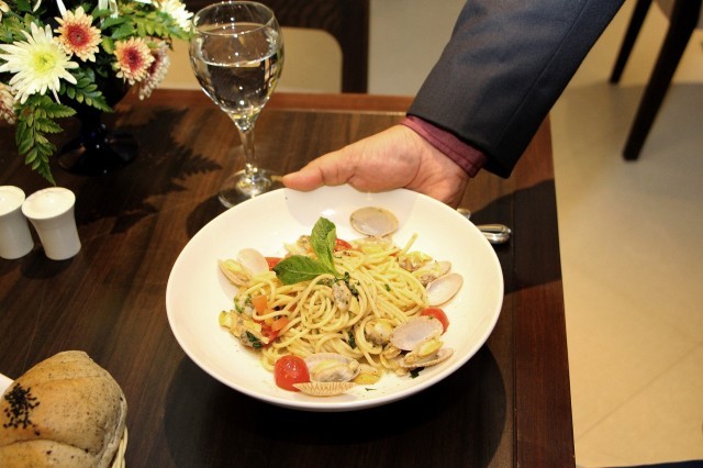 รู้ไว้ไม่เฉิ่ม! ‘มารยาทบนโต๊ะอาหาร’ ดินเนอร์หรูแบบไฮโซเซเลบ