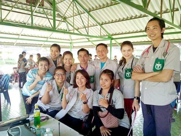 แห่ชื่นชม! หมอเดินดอย..บุกป่าช่วยชาวบ้าน ที่ อ.อมก๋อย