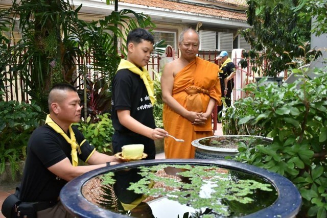 พระองค์เจ้าทีปังกรฯ เสด็จวัดประยูรฯ สนทนาธรรมกับพระพรหมบัณฑิต และทรงร่วมกิจกรรมจิตอาสา