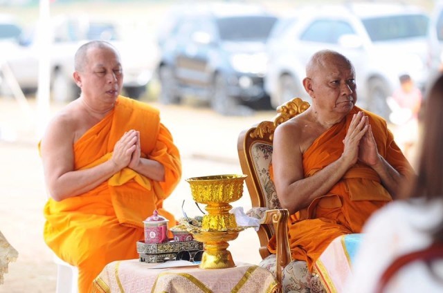 ผู้แทนคณะศิษย์ฯ วัดพระธรรมกาย ร่วมพิธีหล่อพระพุทธเมตตามหากรุณาธิคุณ ๘๙ นิ้ว ณ วัดสายสุวพรรณ