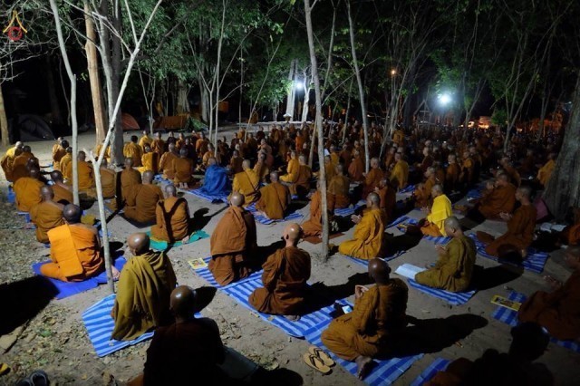 ประมวลภาพปลื้ม ๆ คณะสงฆ์นานาชาติ กว่า 600 รูป เดินธุดงค์ จากจ.จันทบุรี สู่ จ.นครพนม