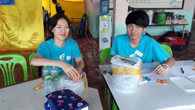 หน่วยแพทย์เคลื่อนที่จากเกาหลีใต้ หอบน้ำใจบินลัดฟ้า ช่วยชาวบ้านน้ำท่วมนครพนม
