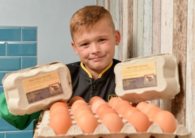 เจัาของบริษัท วัย 8 ขวบ ‘ขายไข่ไก่’ มีรายได้ปีละ 570,000 บาท!!