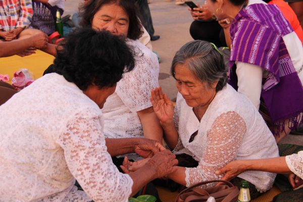 ลานคนภู จัดพิธีสู่ขวัญผู้สูงอายุ ส่งท้ายปีเก่าต้อนรับปีใหม่