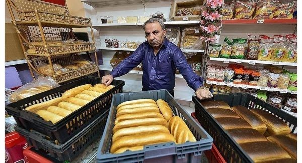 หนุ่มใหญ่รัสเซียใจบุญแจกขนมปังฟรีช่วยคนยากจนนานกว่า 8 ปี