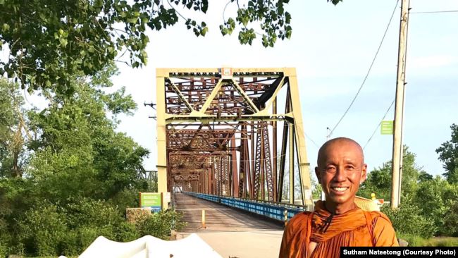 พระสงฆ์ไทย "เดินธุดงค์เพื่อสันติภาพ"  เข้าสู่รัฐอิลลินอยส์  แล้ว