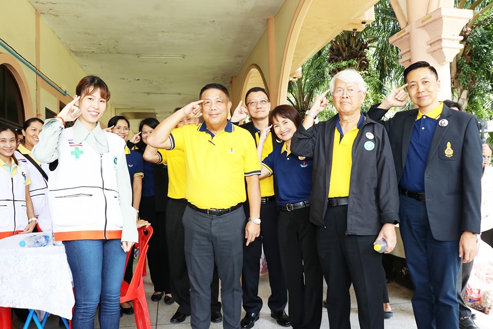 ทูลกระหม่อมหญิงอุบลรัตนฯ พระราชทานสิ่งของให้แก่ผู้ประสบอุทกภัย จ.อุบลราชธานี