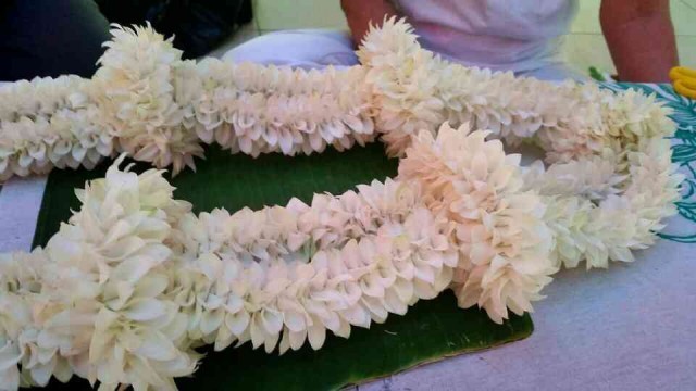 ร้อยมาลัย ร้อยใจ ร้อยธรรม