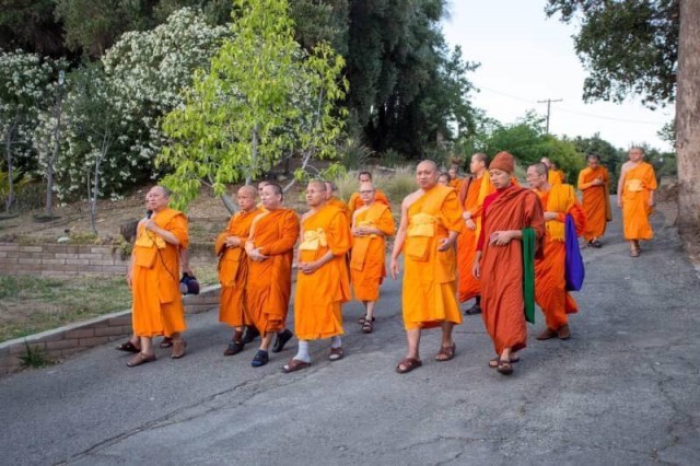 พระมหาเถระจากไทยเยี่ยมเยียน วัดพระธรรมกายแคลิฟอร์เนีย วันเสาร์ ที่ ๒๗ พฤษภาคม ๒๕๖๐