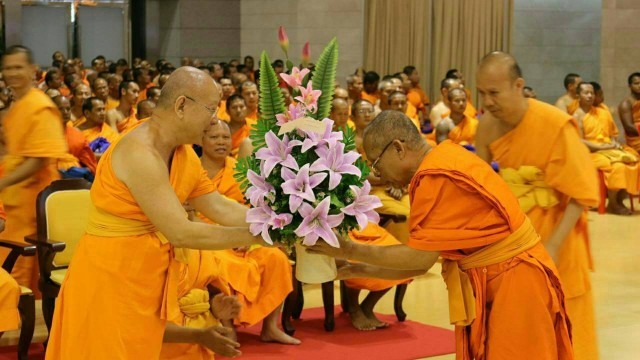 คณะสงฆ์ 9 จังหวัด เดินทางถวายกำลังใจ พระเทพญาณมหามุนี (หลวงพ่อธัมมชโย) วัดพระธรรมกาย