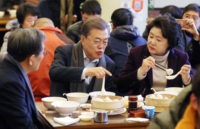 ผู้นำเกาหลีใต้ เข้าเมืองจีน อยู่อย่างจีน! กินปาท่องโก๋ ซดน้ำเต้าหู้ จ่ายเงินด้วยแอพฯ วีแชท