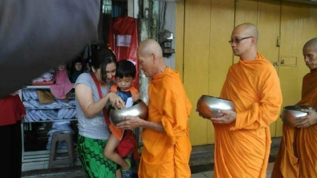 เทศกาลเฉลิมฉลอง "วิสาขบูชา" ใกล้       "มหาเจดีย์บุโรพุทโธ"ประเทศอินโดนีเซีย
