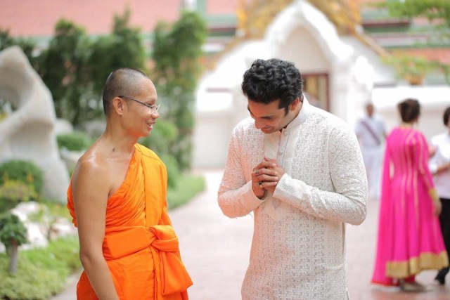 Himanshu Soni  พระเอกซีรีส์ ‘พระพุทธเจ้า’ มาทำบุญที่วัดสระเกศ (รวมภาพ)