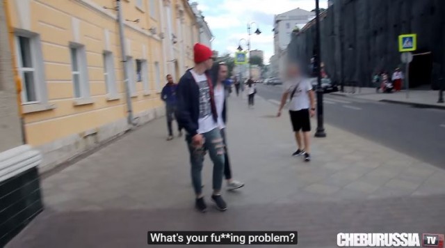 ชาวรัสเซียจะมีปฏิกิริยาอย่างไร เมื่อคู่รักเกย์เดินจูงมือกันในที่สาธารณะ