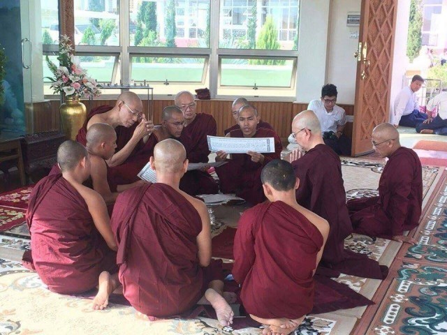 น่าชื่นชม อดีตประธานาธิบดีเมียนมา บวชพระ