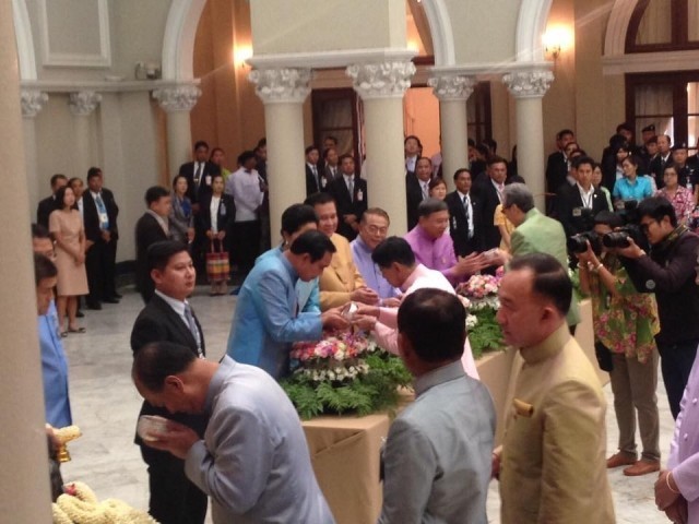 นายกฯตู่นำครม.ทำบุญวันสงกรานต์  ขออโหสิกรรม คำพูดไม่ดี