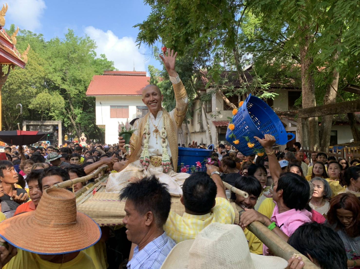 “ตรี​ ชัยณรงค์” ศิลปินสังกัดแกรมมี่ เข้าพิธีอุปสมบททดแทนคุณ