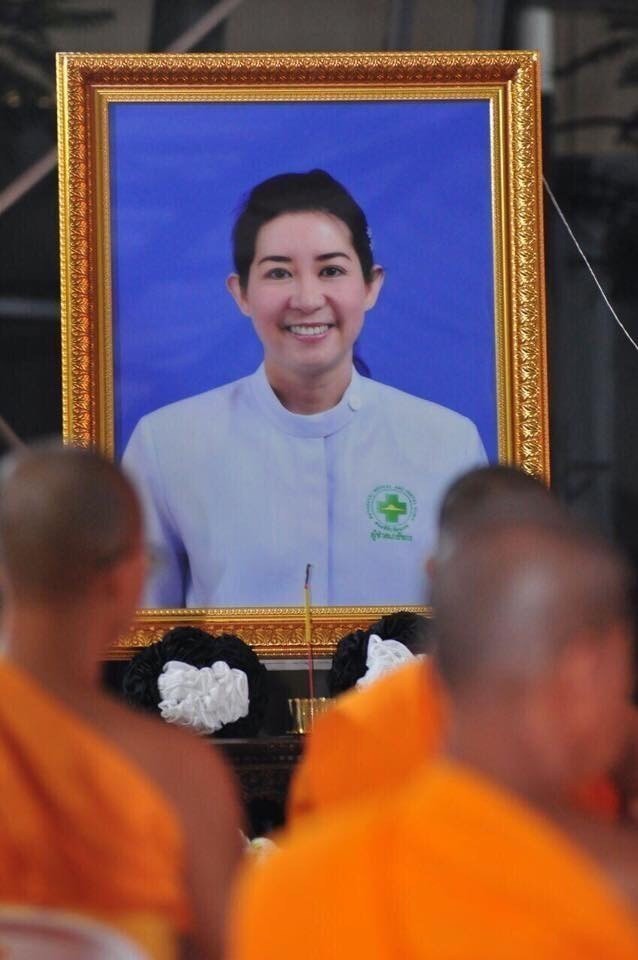 ศิษยานุศิษย์ธรรมกาย!!จัดงานสวดพระอภิธรรม "ผช.เภสัชกรสาว"..คนแห่ร่วมงานแน่น