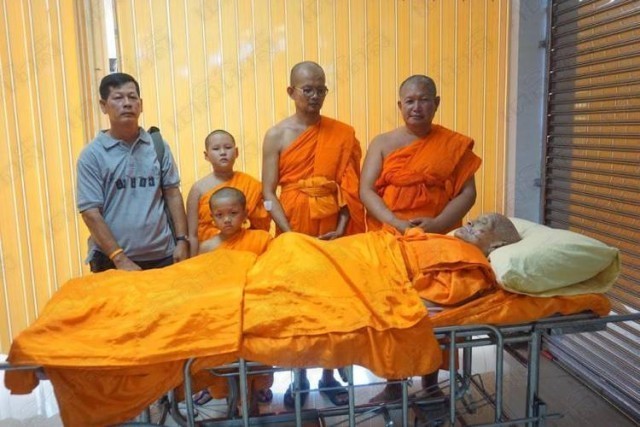 สิ้นเกจิดังของชาวบ้านแพ้ว 'พระมงคลพิพัฒน์'ละสังขาร