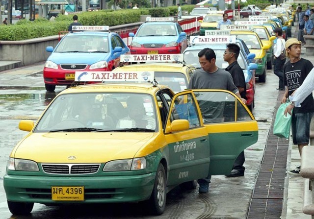 แท็กซี่ กทม. เรียกร้อง ขอขึ้นค่าโดยสาร ตามการแบ่งเขตรถติด - รถไม่ติด