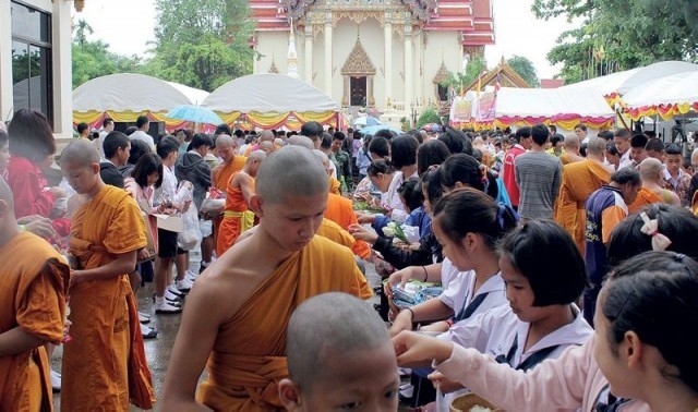 "โชคดีที่ได้เกิดมาในครอบครัวชาวพุทธ" ในดินแดนพระพุทธศาสนาเช่นประเทศไทยของเรา