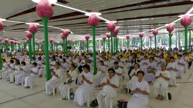 วัดพระธรรมกาย จัดพิธีย่ำฆ้อง กลอง ระฆัง ถวายพระพรชัยมงคล