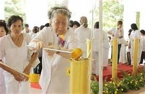 เข้าพรรษา..หล่อเทียนที่วัดไหนดี..ประวัติ..การหล่อเทียนพรรษามีมาตั้งแต่สมัยพุทธกาล