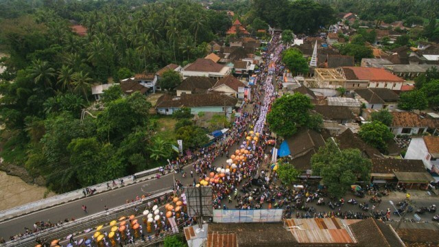 ชาวพุทธทั่วอินโดนีเซียร่วมฉลองวันวิสาขบูชา ณ พระเจดีย์บรมพุทโธ ประเทศอินโดนีเซีย