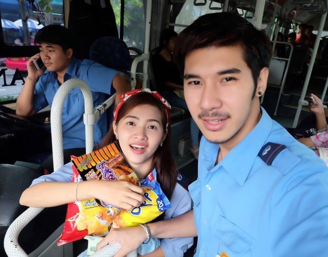 คนดังสนั่นโซเชียล กระเป๋ารถเมล์สาว เจ้าของฉายา "นางฟ้ารถเมล์" บัณฑิตใหม่ป้ายแดง