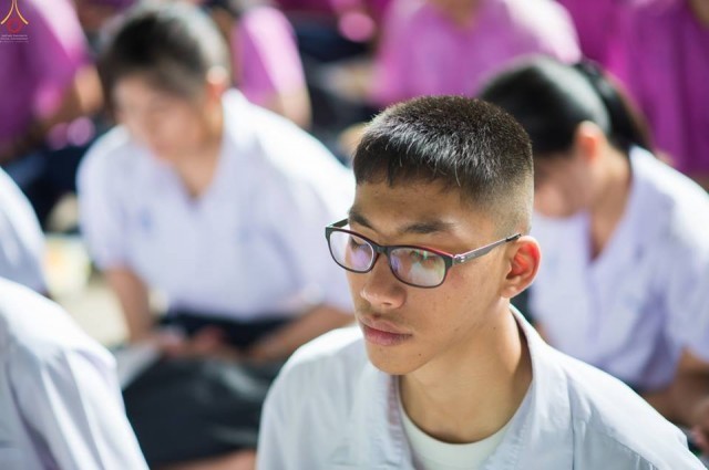 ทำดีเพื่อพ่อ: ชมนักเรียนร่วมสวดธัมมจักกัปปวัตตนสูตร ครั้งประวัติศาสตร์มากสุดใน จ.ราชบุรี