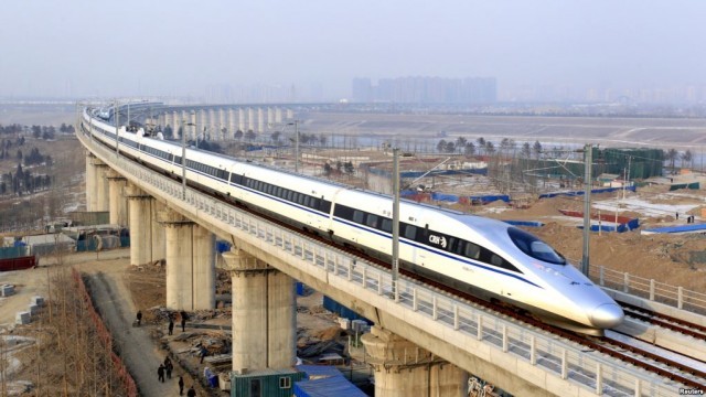 จีนเตรียมเพิ่มความเร็วรถไฟหัวกระสุนในประเทศ จากที่เคยวิ่ง 300 กิโลเมตรต่อชั่วโมงเมื่อ 6 ปีที่แล้ว